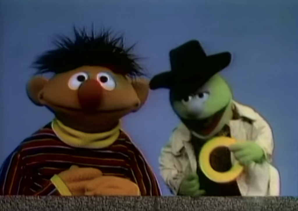 Ernie, Schlemihl und das O (Screenshot aus dem YouTube-Video „Schlemihl verkauft Ernie ein O | Sesamstraße“, nicht unter freier Lizenz)