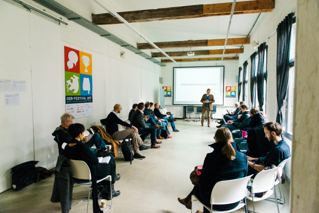 Session mit Kurzvortrag auf dem OERcamp Ost in Berlin - Foto von Tilman Vogler für OERde17